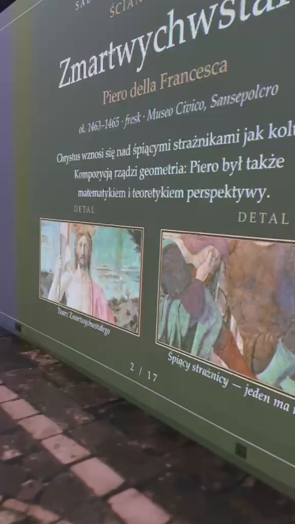 Plansza z opisem Zmartwychwstania Piera della Francesca na ścianie sali